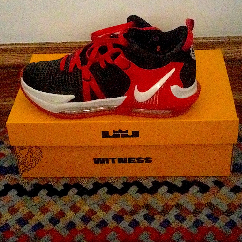 Lebron witness Vll (GS) 6 1/2 red and black and white